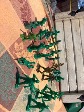 Vintage Green Army Men Toy Soldiers - Assorted Green Shades 24 Army men